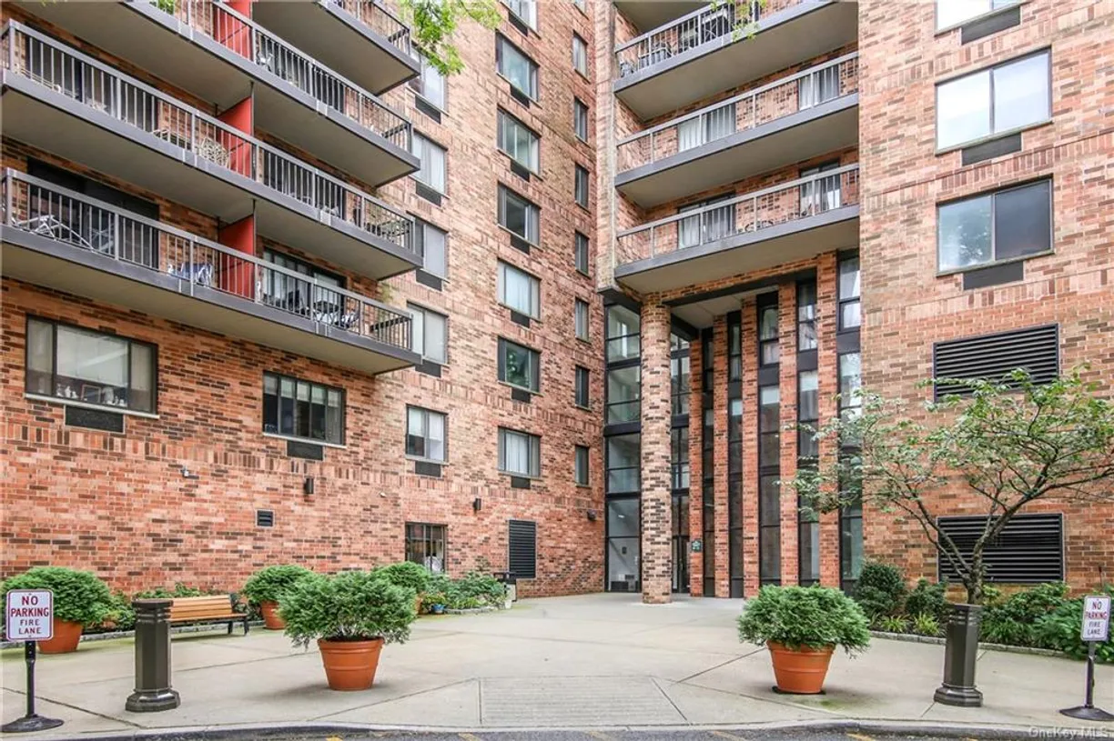 Westchester Real Estate | View 50 Columbus Avenue, 1009 | 2 Beds, 2 Baths