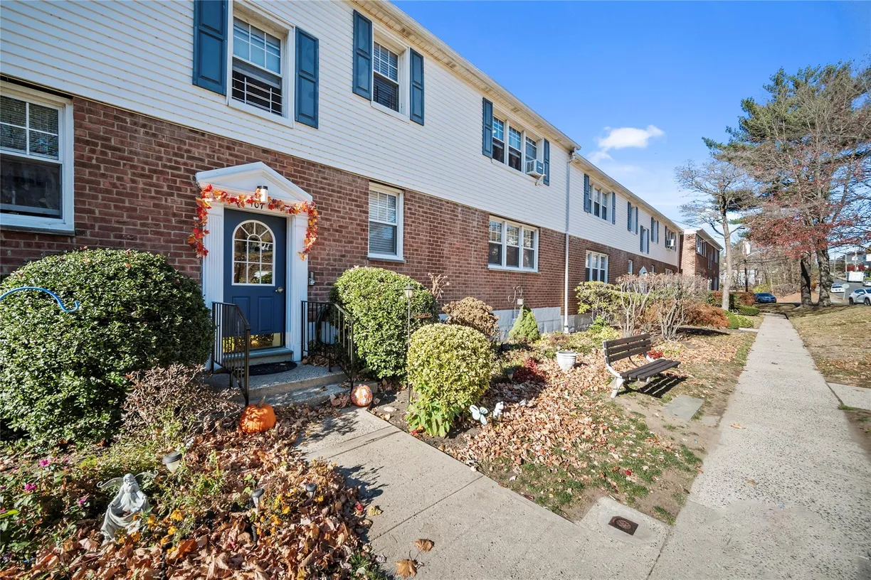 Westchester Real Estate | View 107 Columbus Avenue, 2A | 2 Beds, 1 Bath