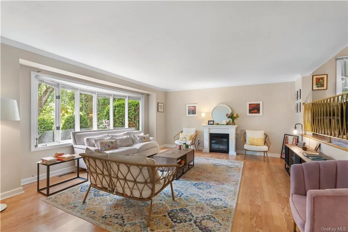 Westchester Real Estate | View 24 Sherwood Oval | 5 Beds, 3 Baths