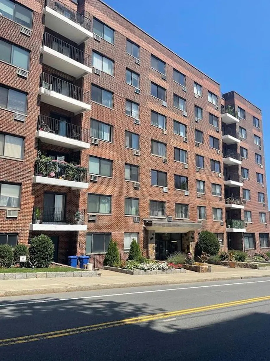 Westchester Real Estate | View 25 Lake Street, 5C | 1 Bed, 1 Bath