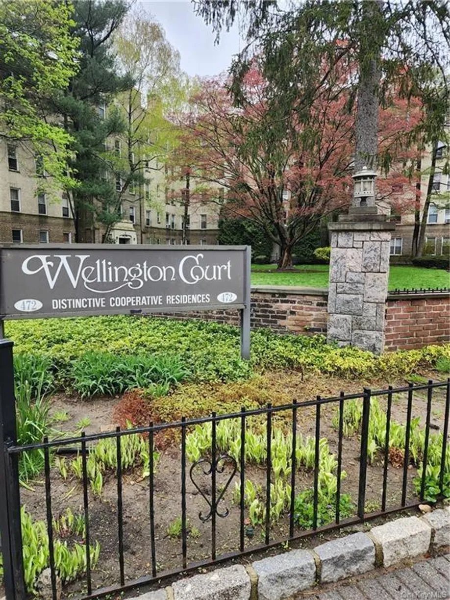 Westchester Real Estate | View 472 Gramatan Avenue, Q5 | 2 Beds, 1 Bath