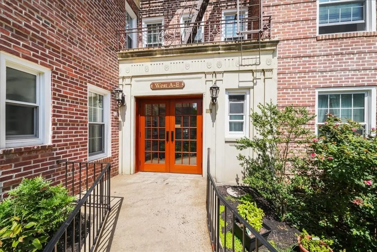 Westchester Real Estate | View 300 S Broadway, 1C | 1 Bed, 1 Bath