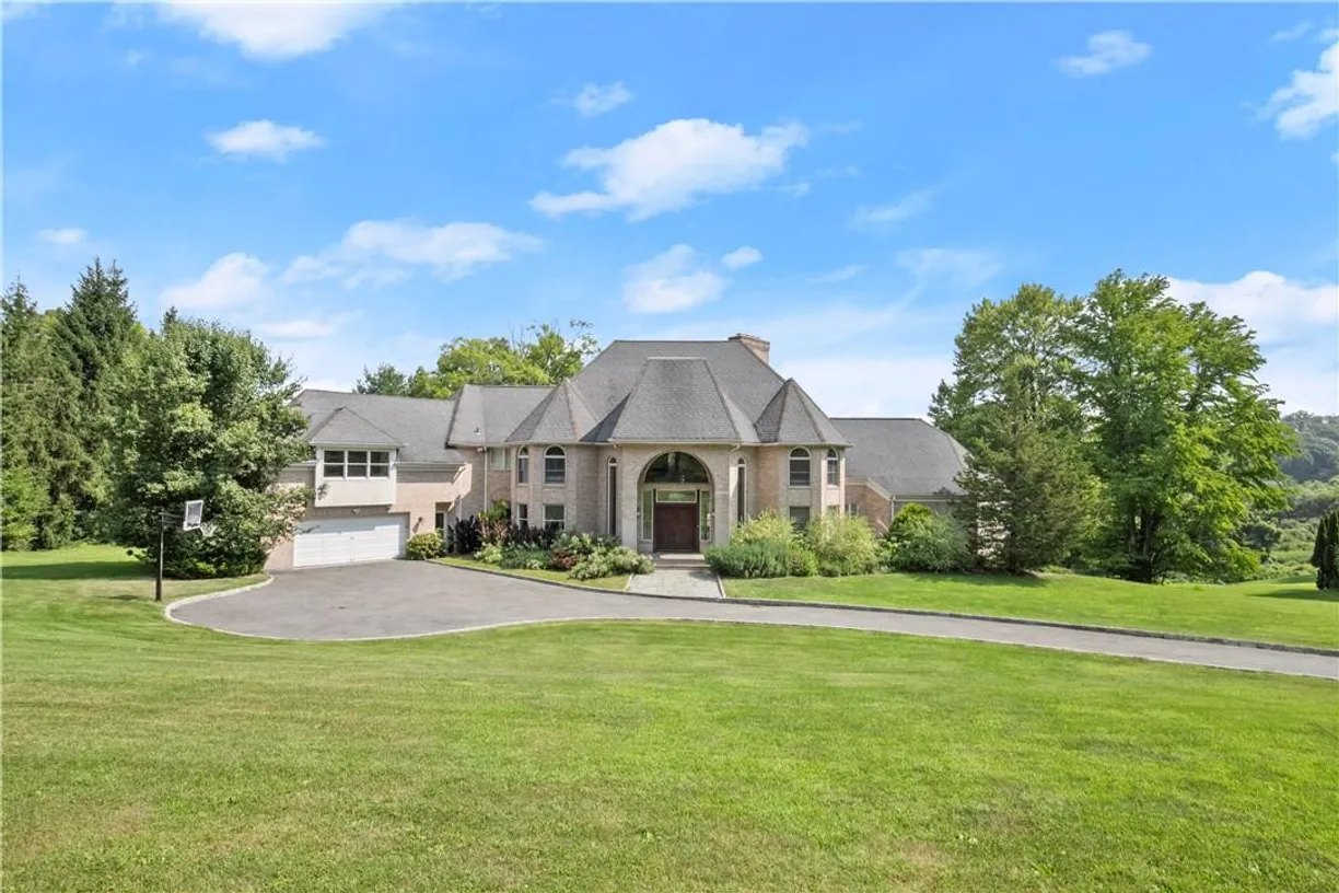Westchester Real Estate | View 4 Fawn Lane | 5 Beds, 5 Baths