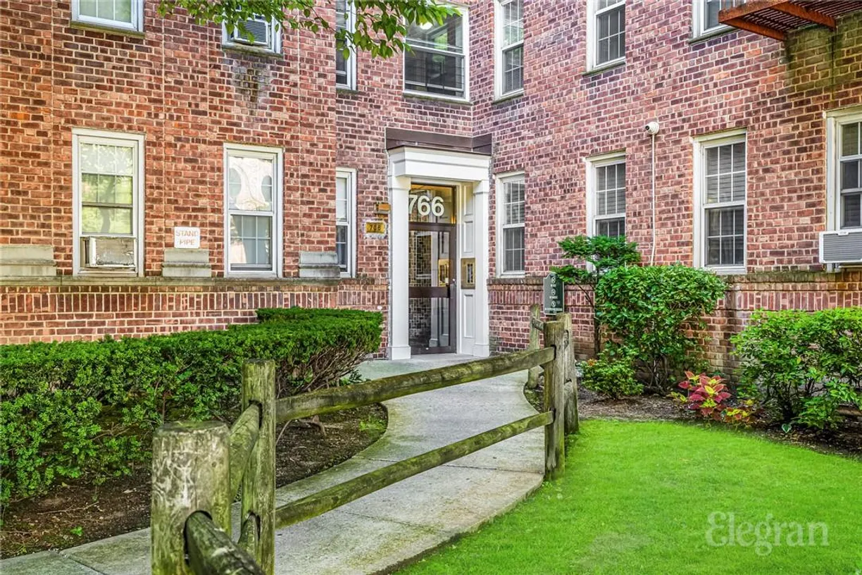 Westchester Real Estate | View 766 Bronxriver Road, B57 | 1 Bed, 1 Bath
