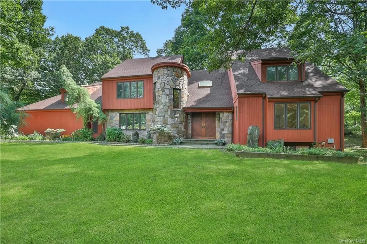Westchester Real Estate | View 2 Quartz Ledge | 4 Beds, 3 Baths