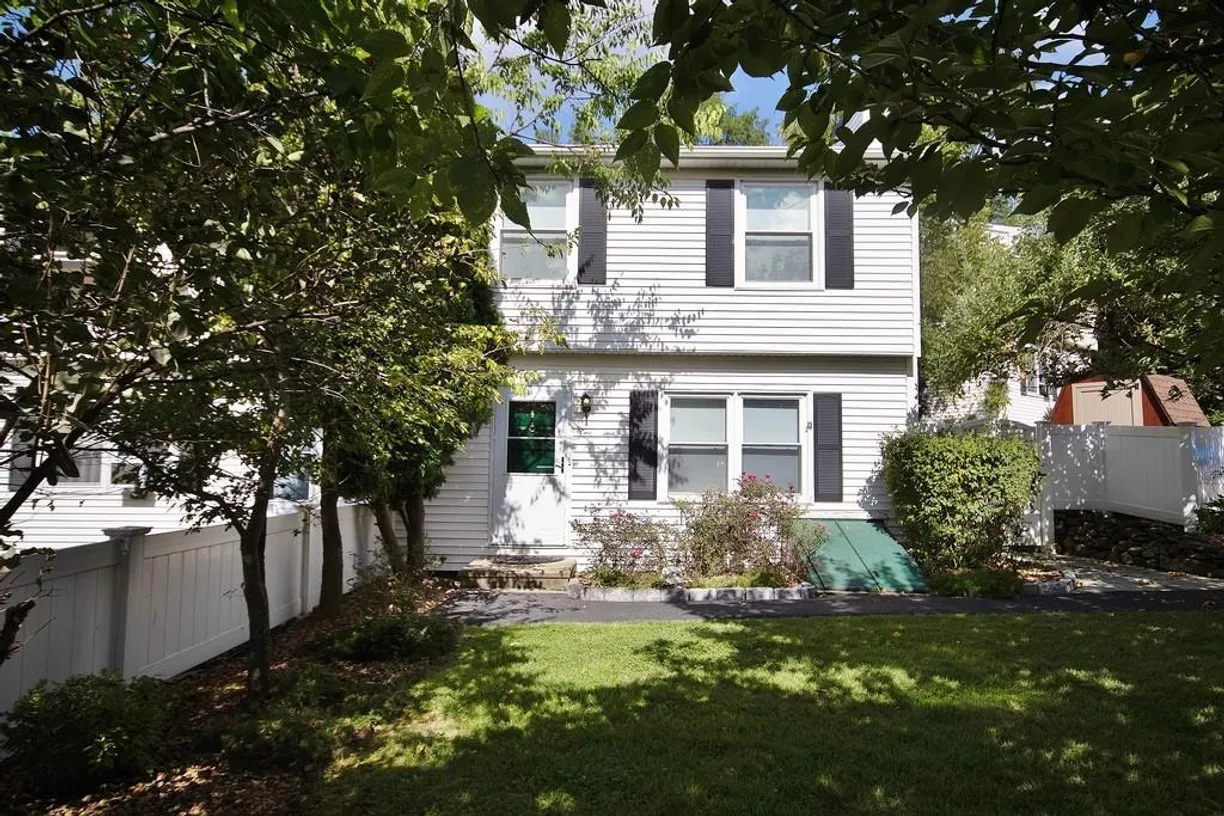 Hudson Valley Real Estate | View 1 Bank Street | 3 Beds, 1 Bath
