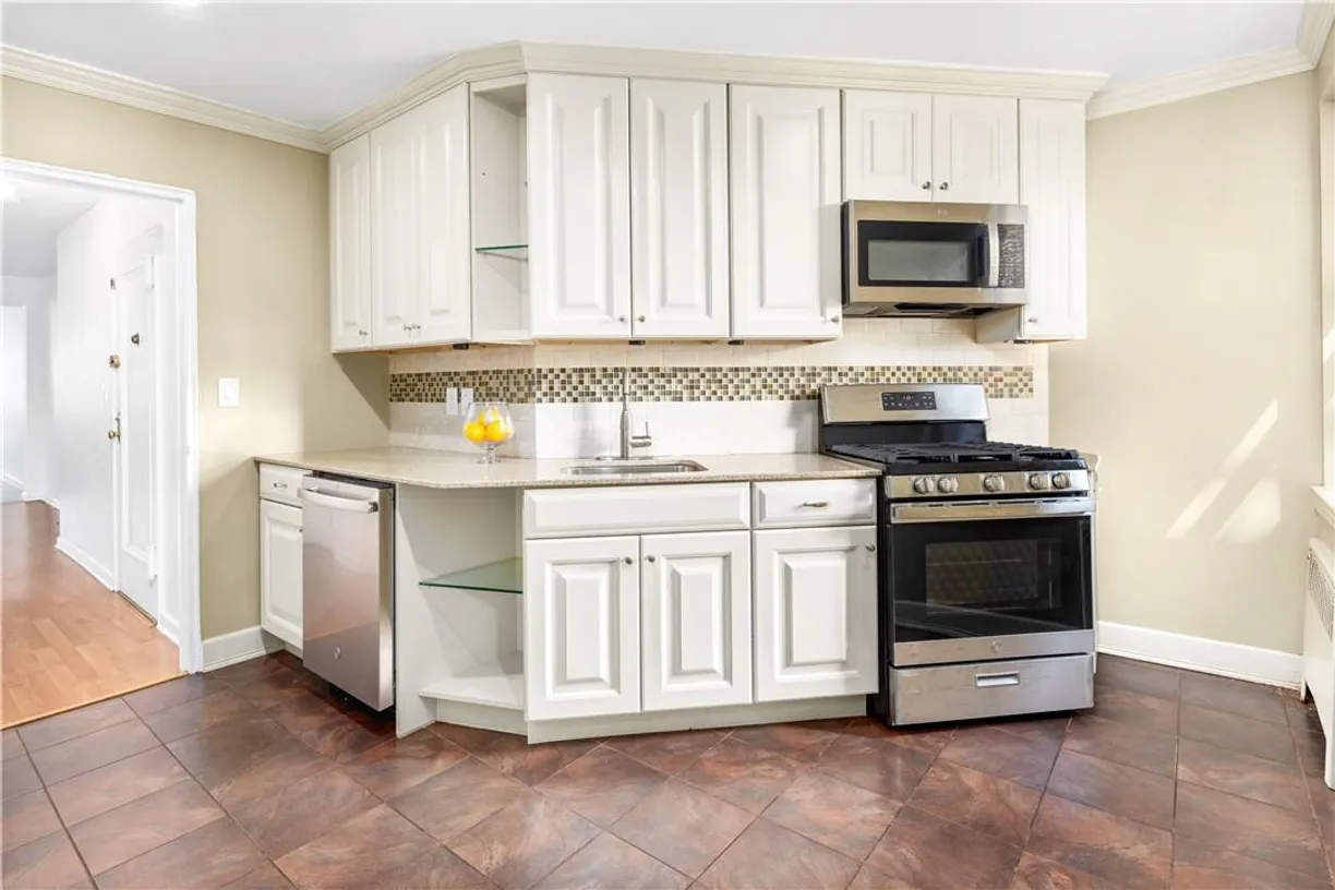Westchester Real Estate | View 485 Bronx River Road, B60 | Listing