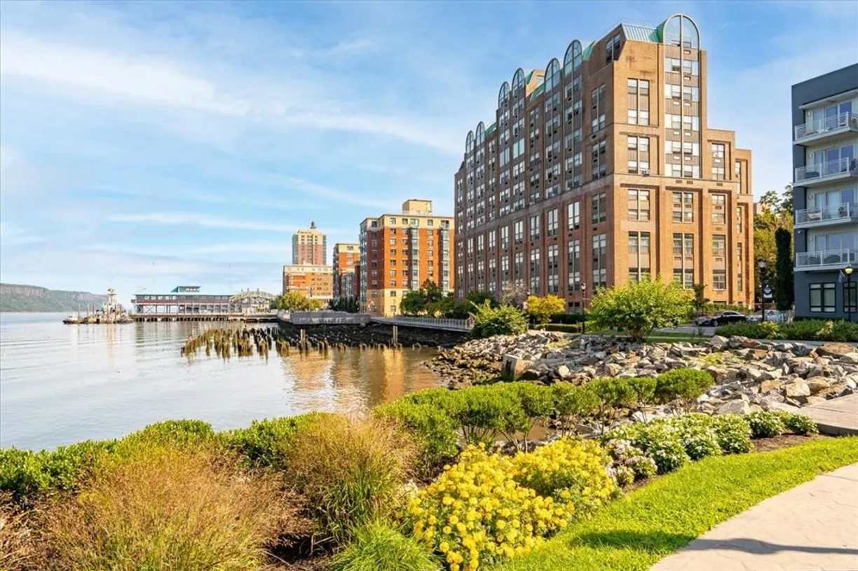 Westchester Real Estate | View 23 Water Grant Street, 7K | 1 Bed, 1 Bath