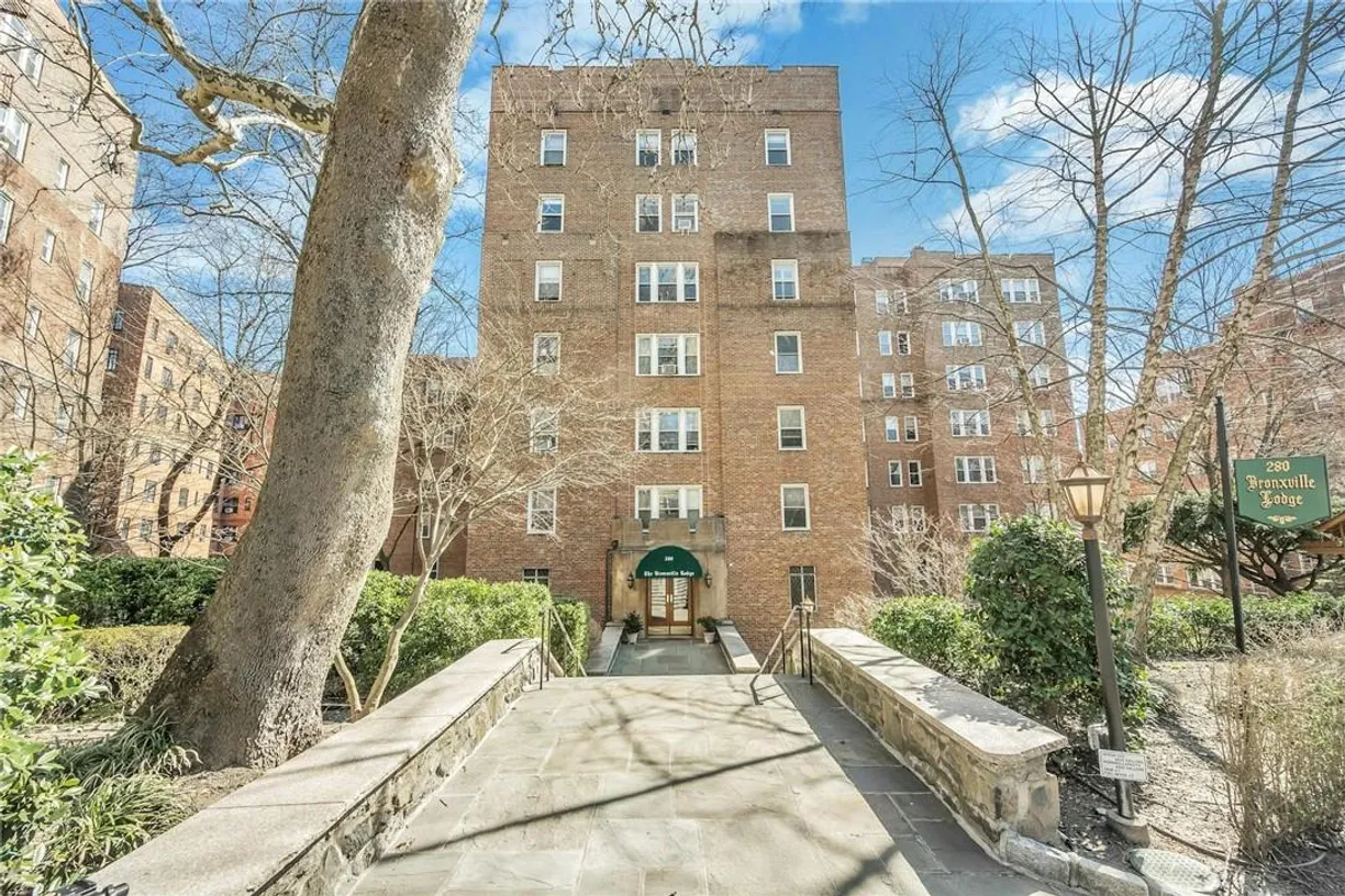 Westchester Real Estate | View 280 Bronxville Road, 9B | 1 Bed, 1 Bath