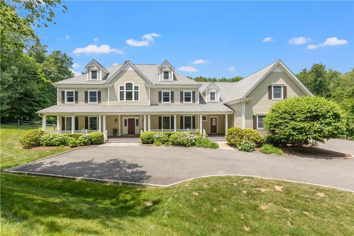Westchester Real Estate | View 696 Cross River Road | 5 Beds, 4 Baths