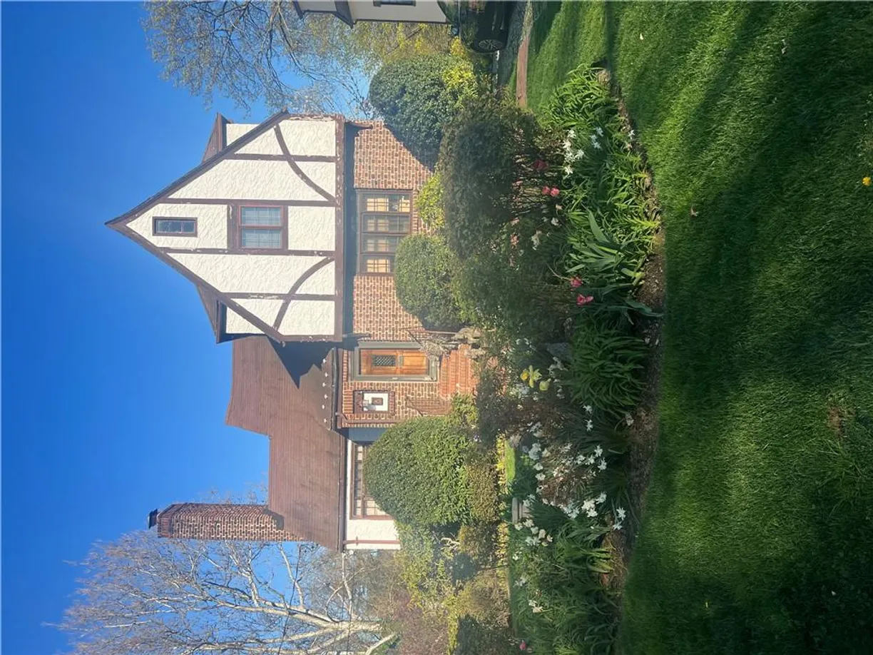 Westchester Real Estate | View 202 E Garden Road | 4 Beds, 2 Baths