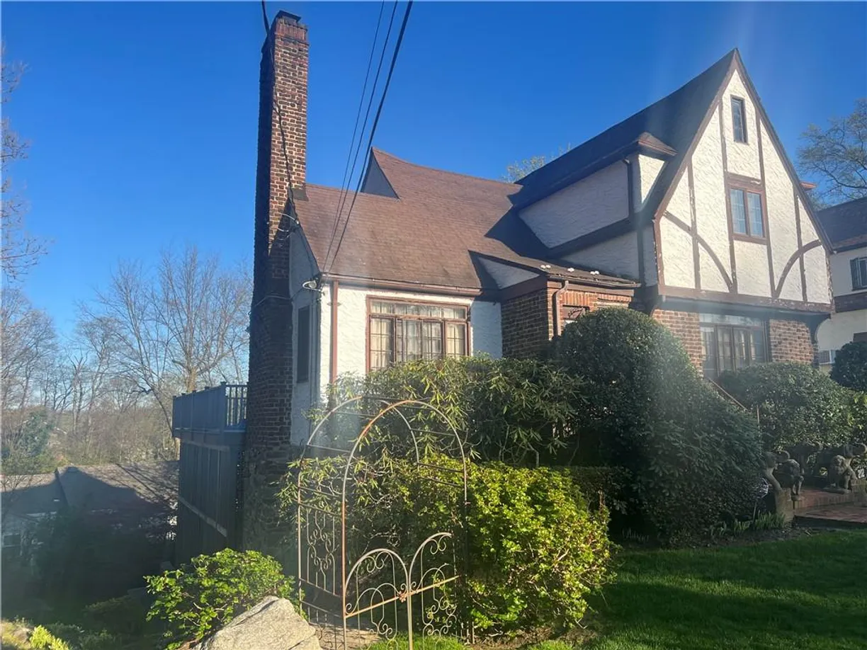 Westchester Real Estate | View 202 E Garden Road | Listing