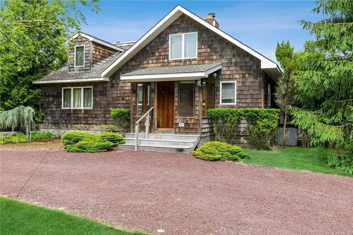 The Hamptons Real Estate | View 18 Brushy Neck Lane | 3 Beds, 2 Baths