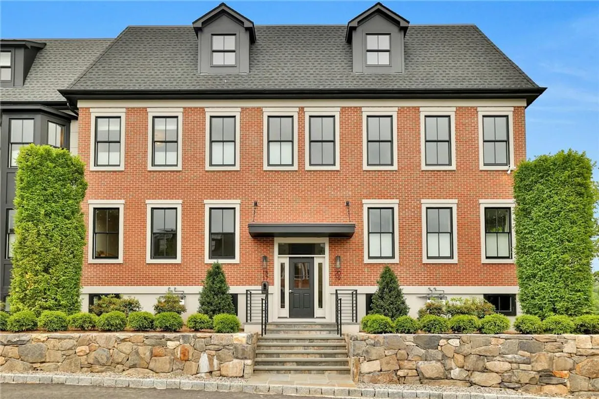 Westchester Real Estate | View 162 Bedford Road, 20 | 2 Beds, 2 Baths