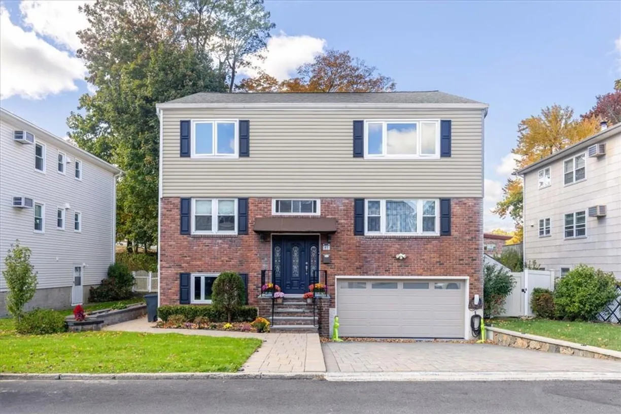 Westchester Real Estate | View 41 Ridge Road, 2 | 3 Beds, 2 Baths