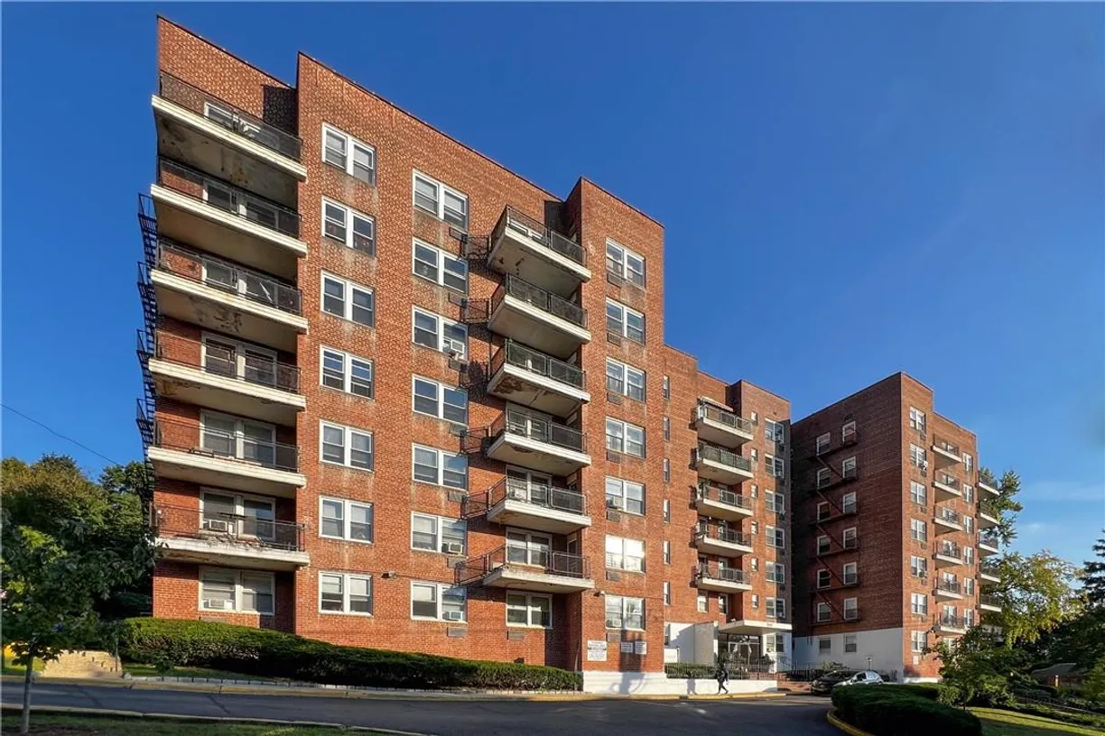 Westchester Real Estate | View 440 Warburton Avenue, 5-F | 2 Beds, 1 Bath