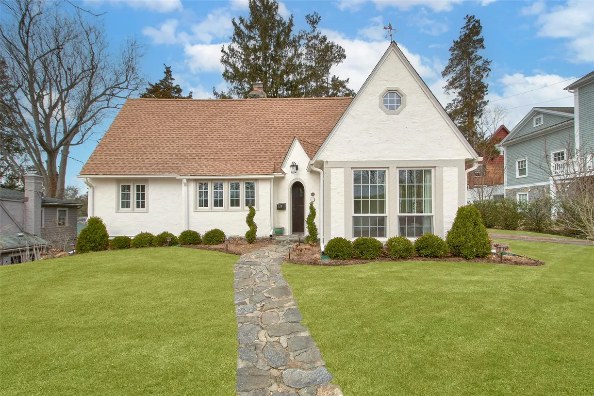 Westchester Real Estate | View 319 Oakland Beach Avenue | 4 Beds, 2 Baths