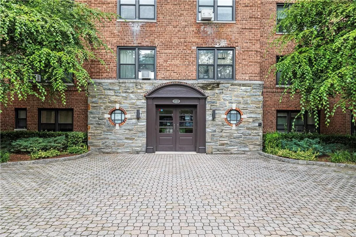 Westchester Real Estate | View 505 E Lincoln Avenue, 210 | Listing
