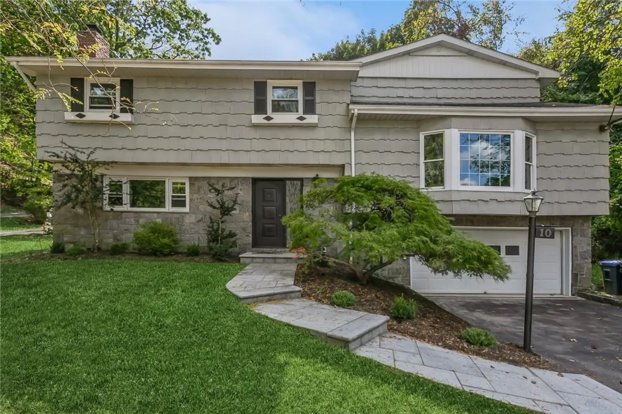 Westchester Real Estate | View 10 Cayuga Lane | Listing