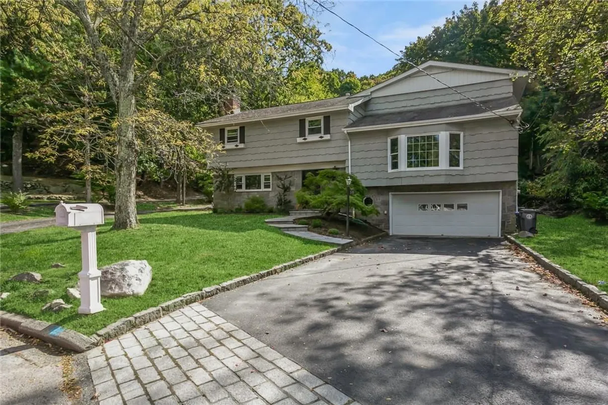 Westchester Real Estate | View 10 Cayuga Lane | 4 Beds, 4 Baths