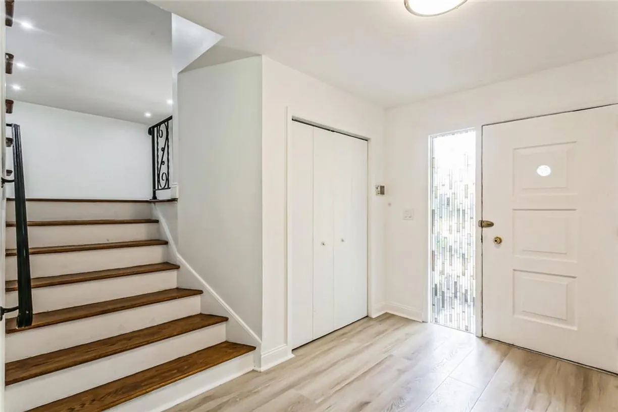 Westchester Real Estate | View 10 Cayuga Lane | Listing