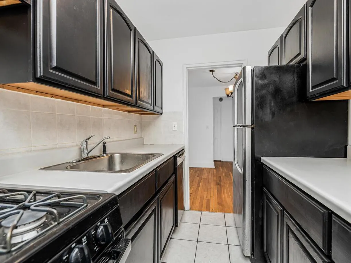 Westchester Real Estate | View 144 Ravine Avenue, 2C | 2 Beds, 1 Bath