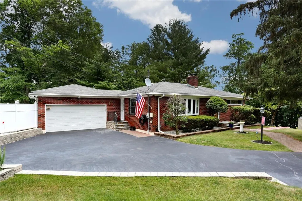 Rockland/Orange/NJ Real Estate | View 118 New Valley Road | 3 Beds, 2 Baths