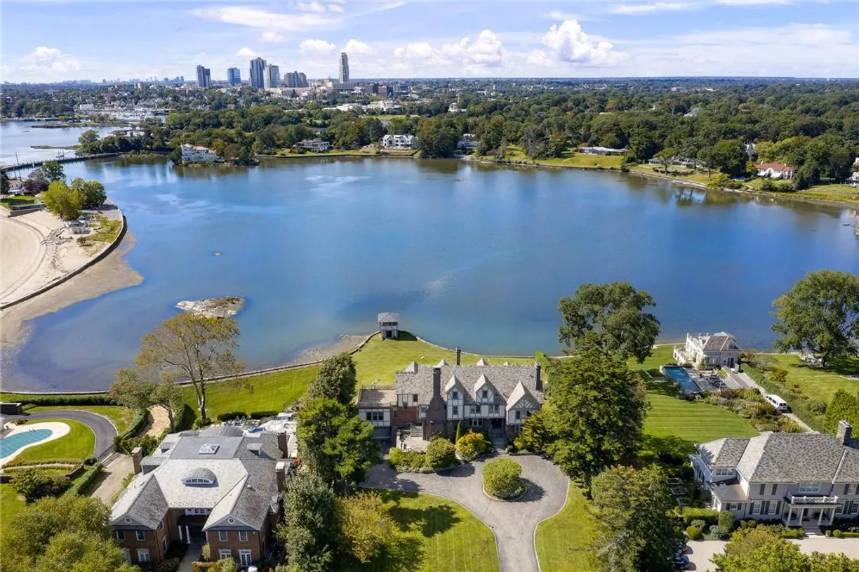 Westchester Real Estate | View 8 Pryer Lane | 9 Beds, 5 Baths
