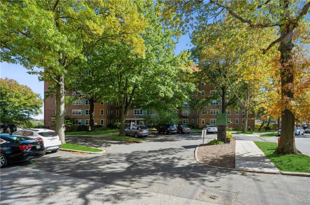 Westchester Real Estate | View 76 Dehaven Drive, 4K | 2 Beds, 1 Bath