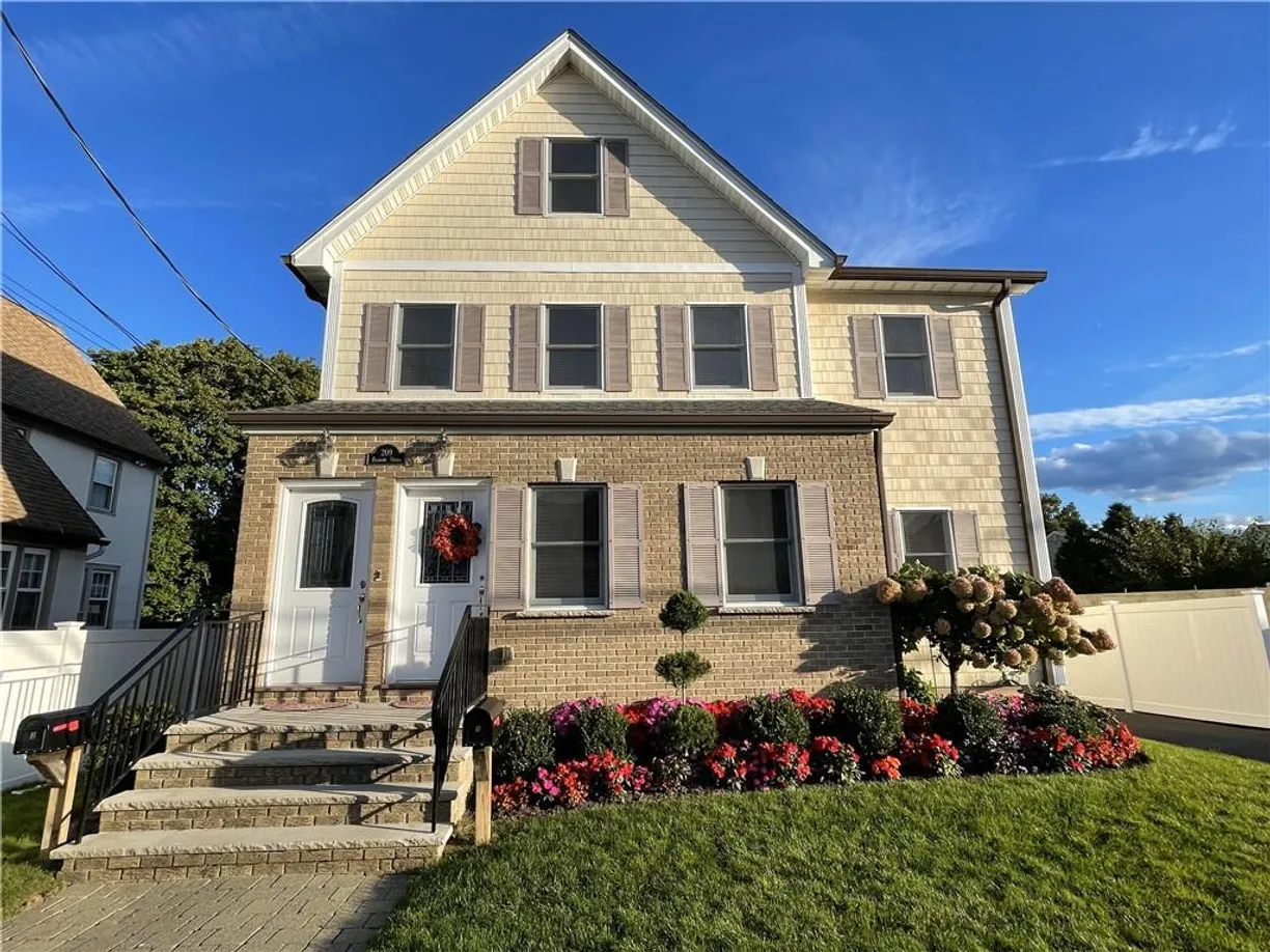 Westchester Real Estate | View 209 Fremont Street, 2nd Floor | 3 Beds, 2 Baths