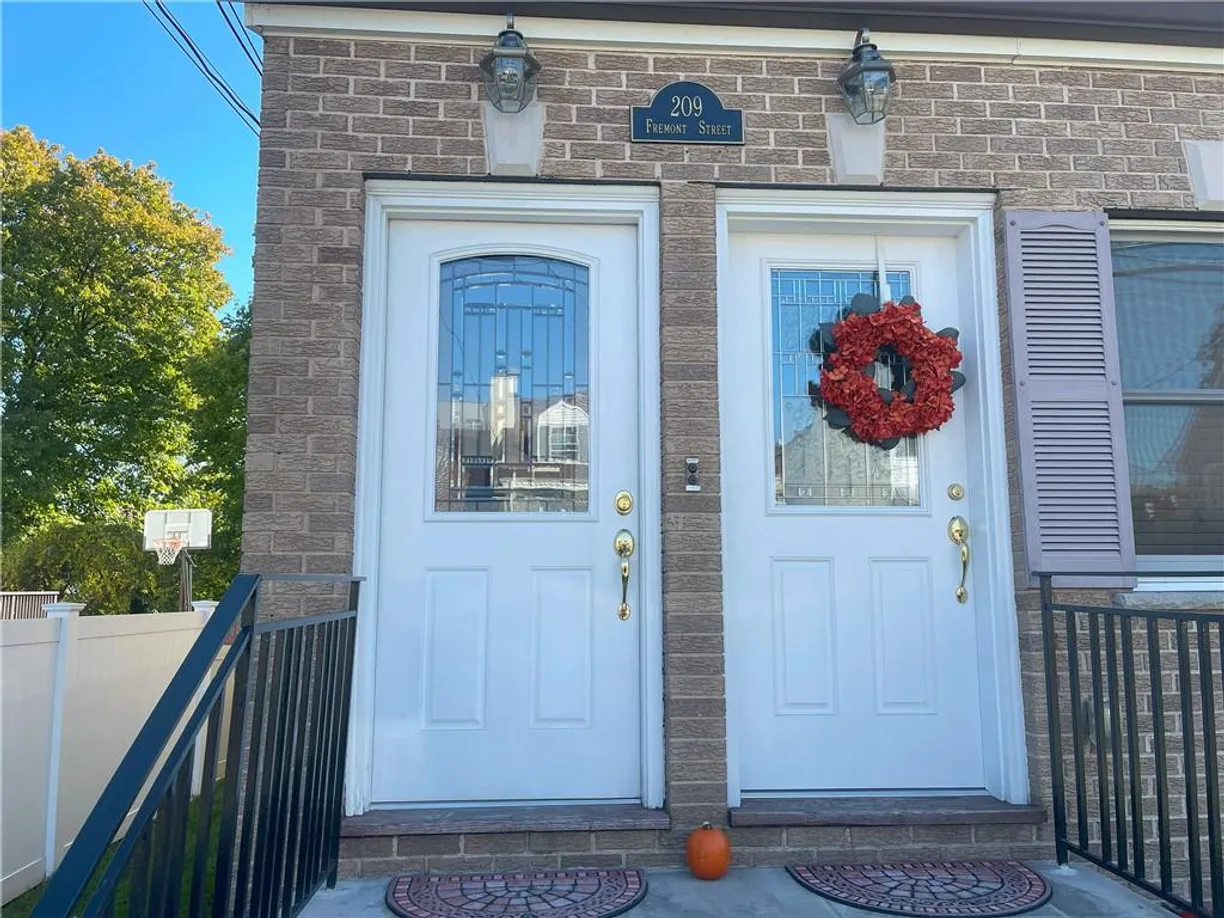 Westchester Real Estate | View 209 Fremont Street, 2nd Floor | Listing