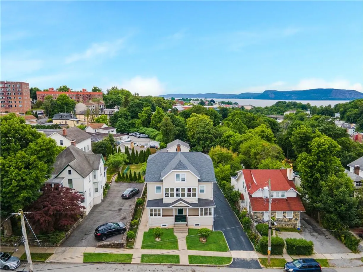 Westchester Real Estate | View 9 Todd Place, 2nd FL- Right Side | 3 Beds, 1 Bath