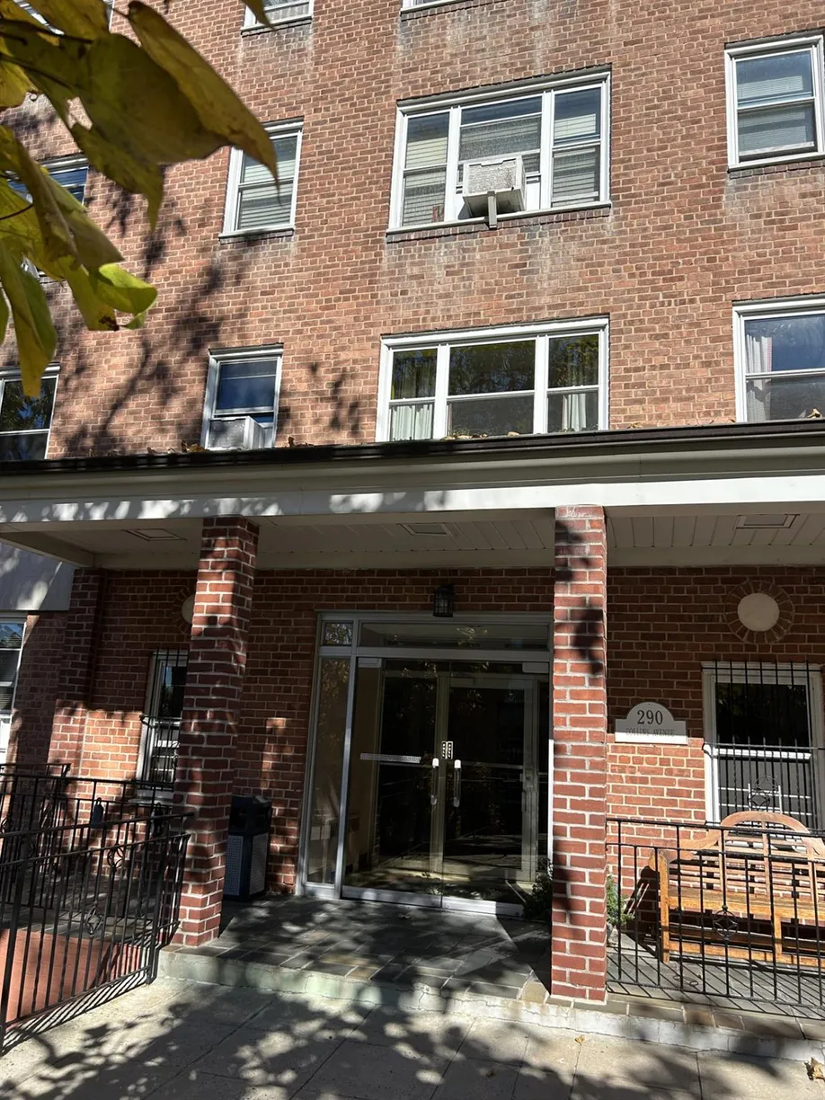 Westchester Real Estate | View 290 Collins Avenue Avenue, 5D | 1 Bed, 1 Bath