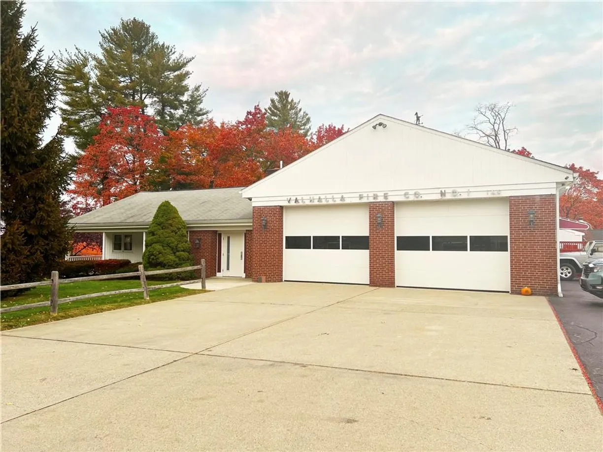 Westchester Real Estate | View 1 Entrance Way