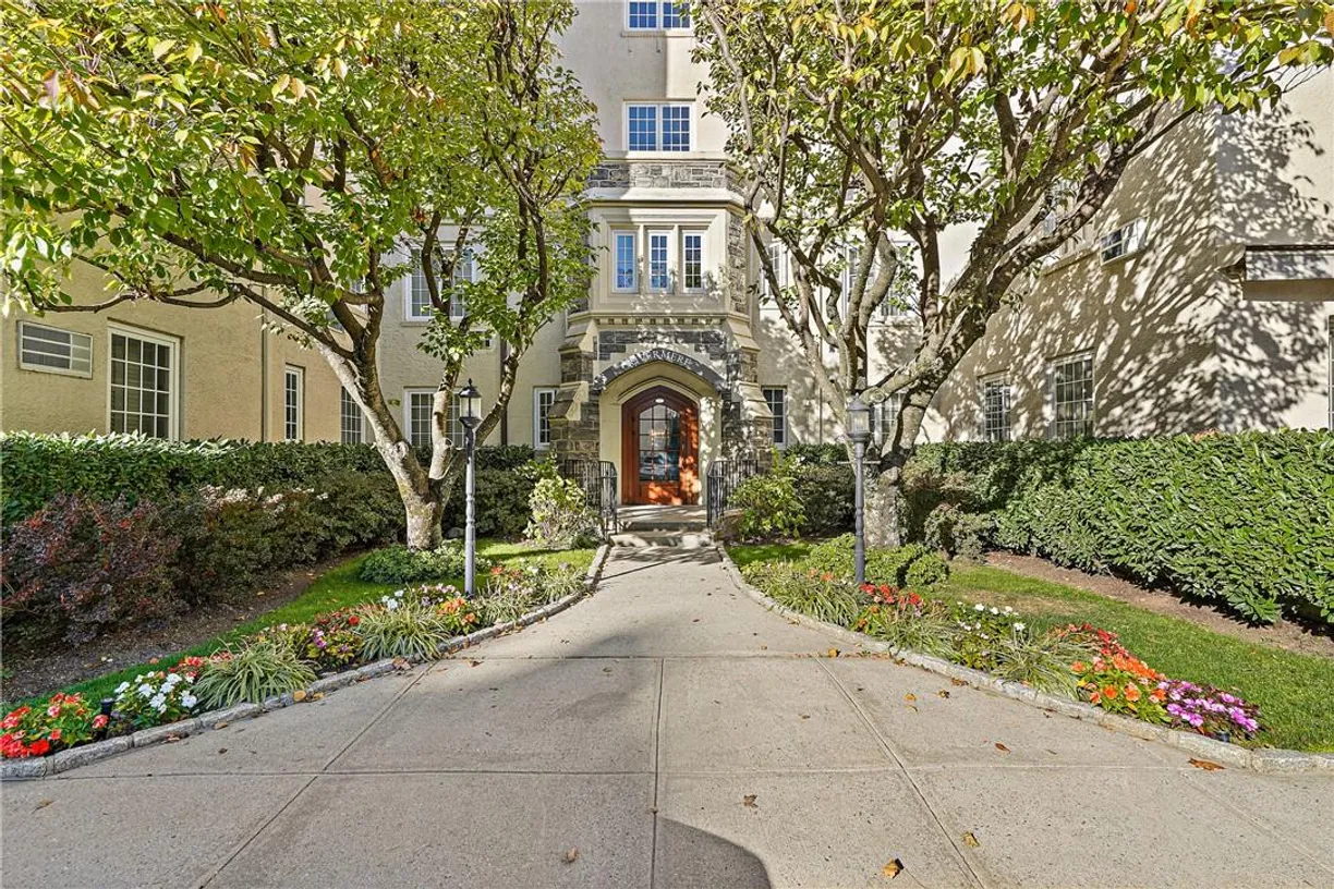 Westchester Real Estate | View 1 Rivermere, 1E | 3 Beds, 2 Baths