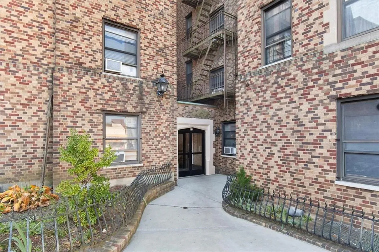 Westchester Real Estate | View 82 Caryl Avenue, 40 | Listing