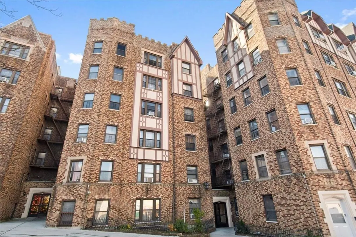 Westchester Real Estate | View 82 Caryl Avenue, 40 | Listing