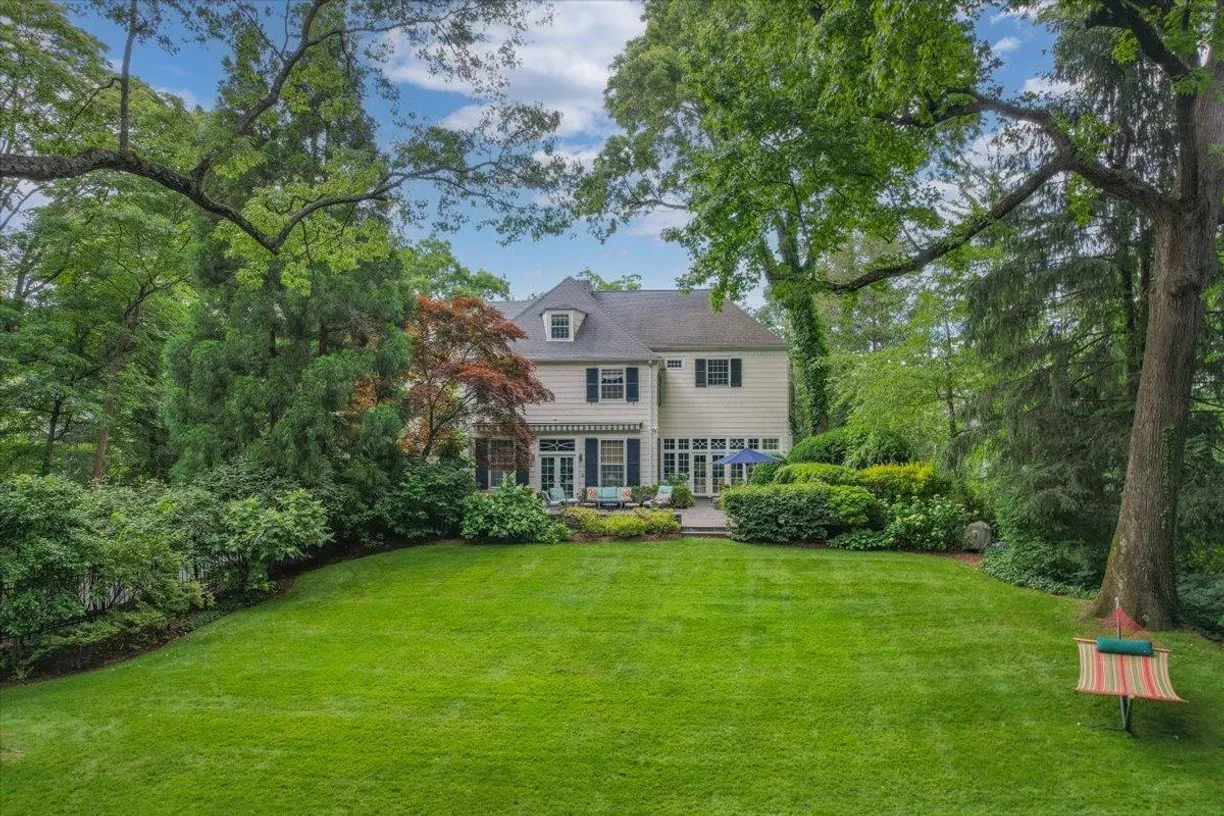 Westchester Real Estate | View 2 Sackett Circle | 7 Beds, 5 Baths