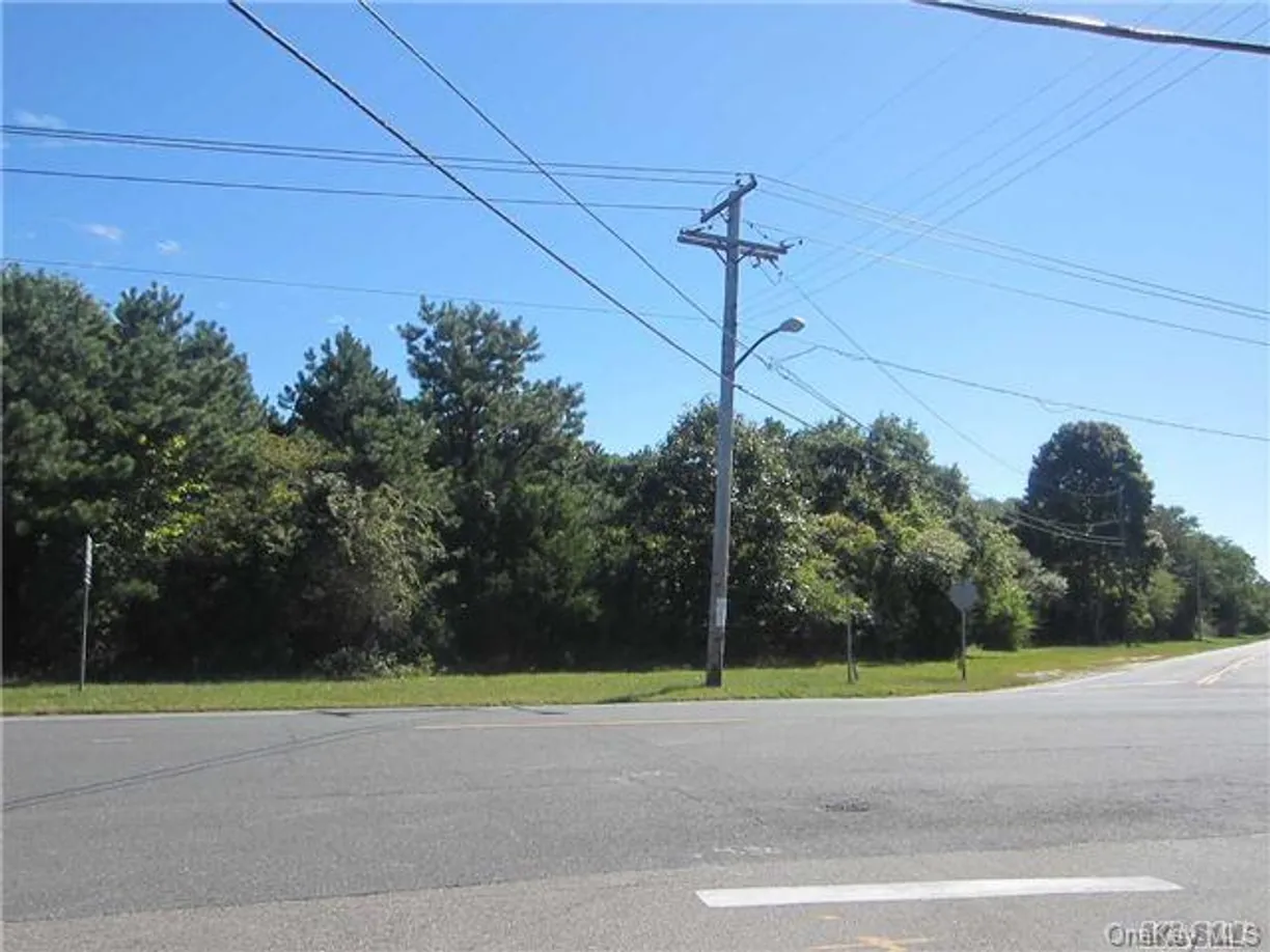 The Hamptons Real Estate | View 83 Montauk Highway