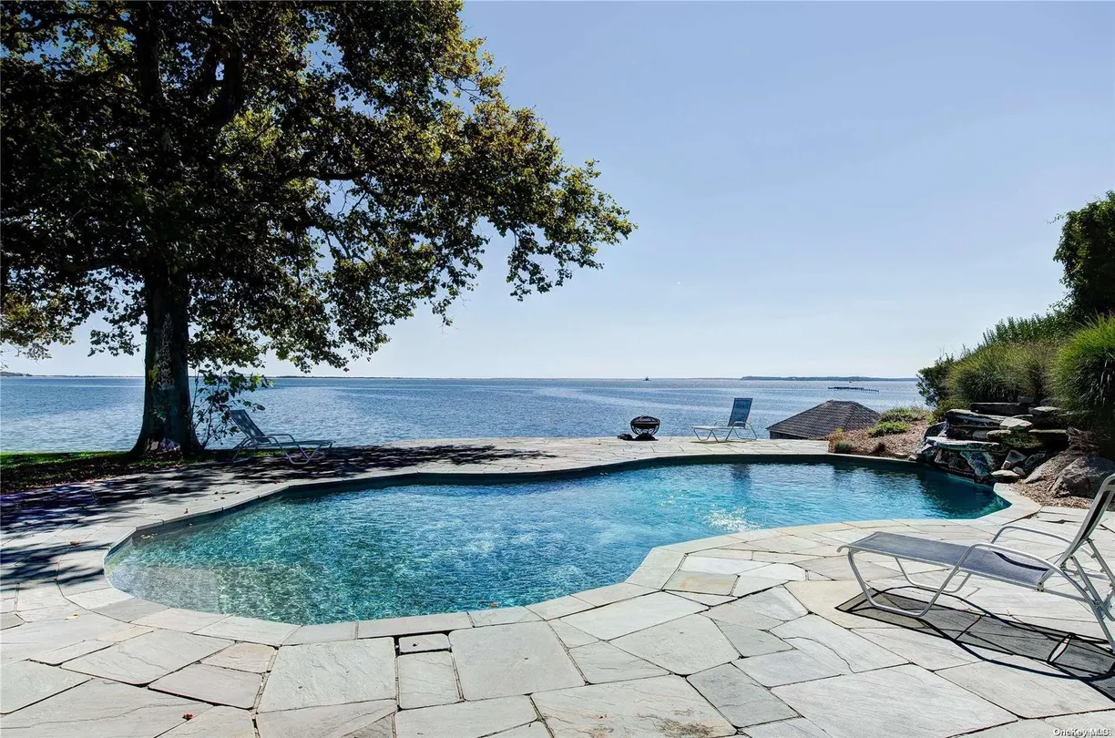 The Hamptons Real Estate | View  | Listing