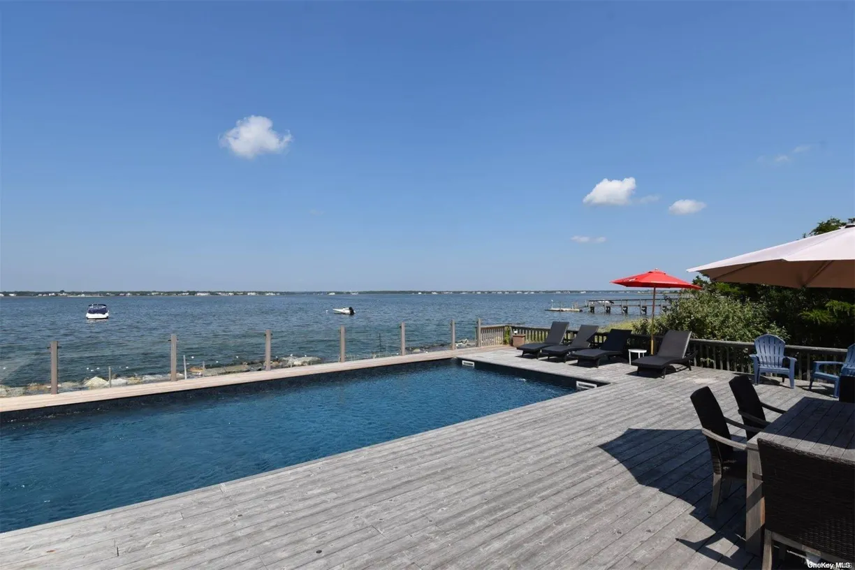 The Hamptons Real Estate | View 620 Dune Road | 3 Beds, 2 Baths