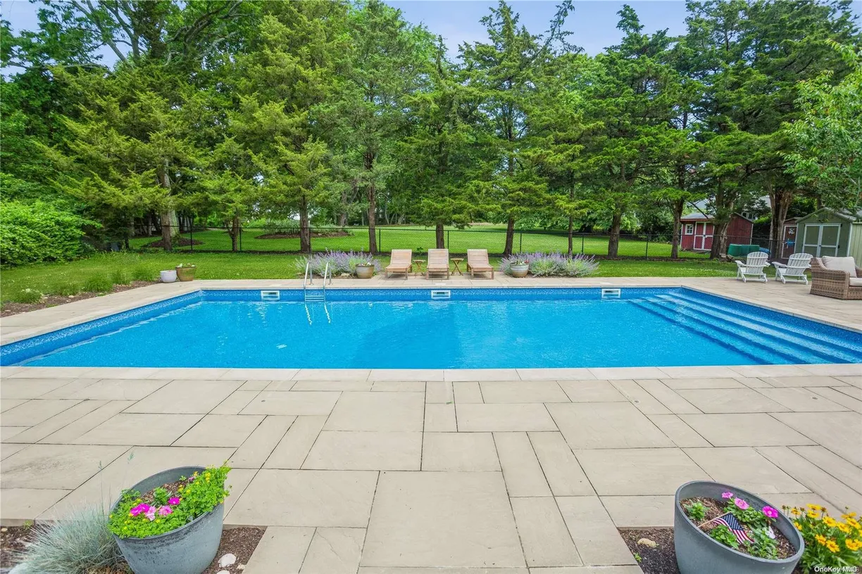 The Hamptons Real Estate | View 215 Northfield Lane | Listing
