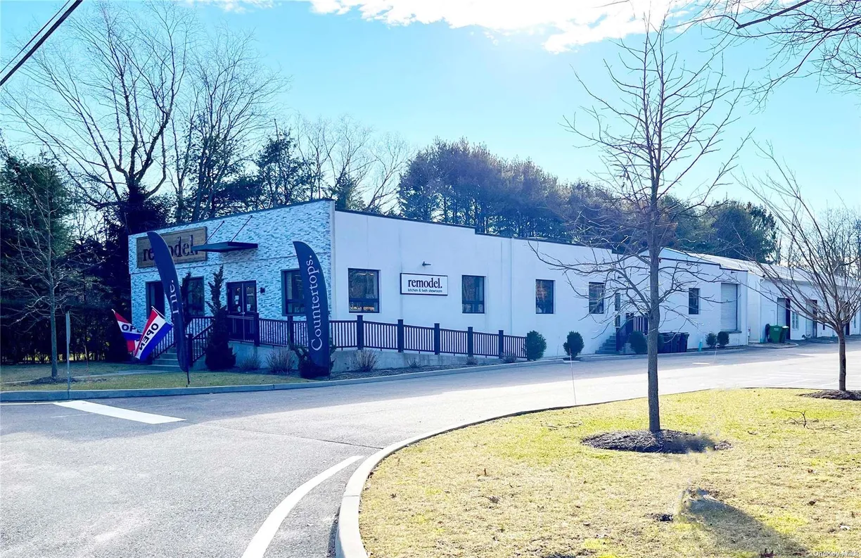 The Hamptons Real Estate | View 137 Montauk Highway