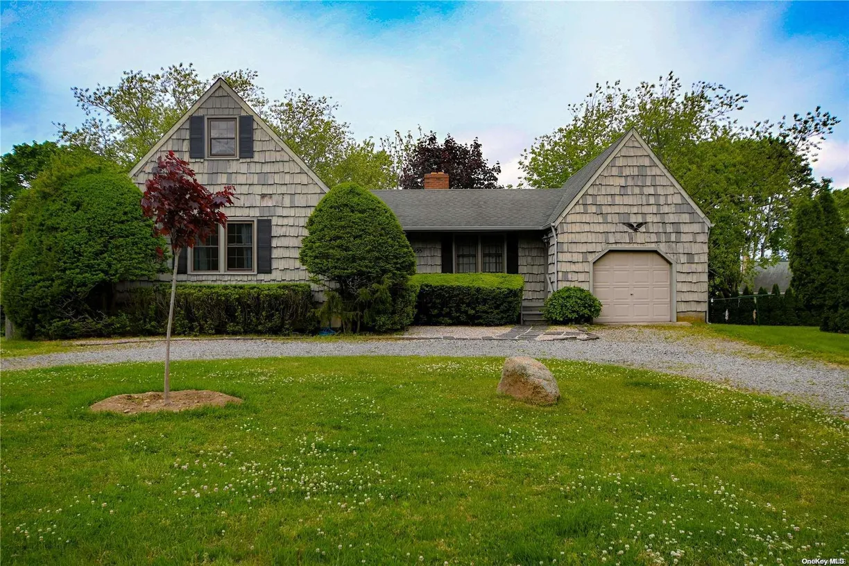 The Hamptons Real Estate | View 455 Fred Street | Listing