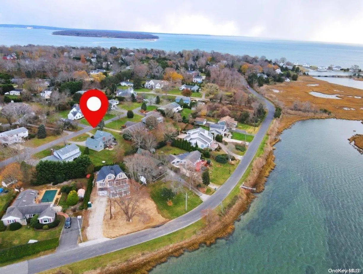 The Hamptons Real Estate | View 455 Fred Street | 3 Beds, 2 Baths