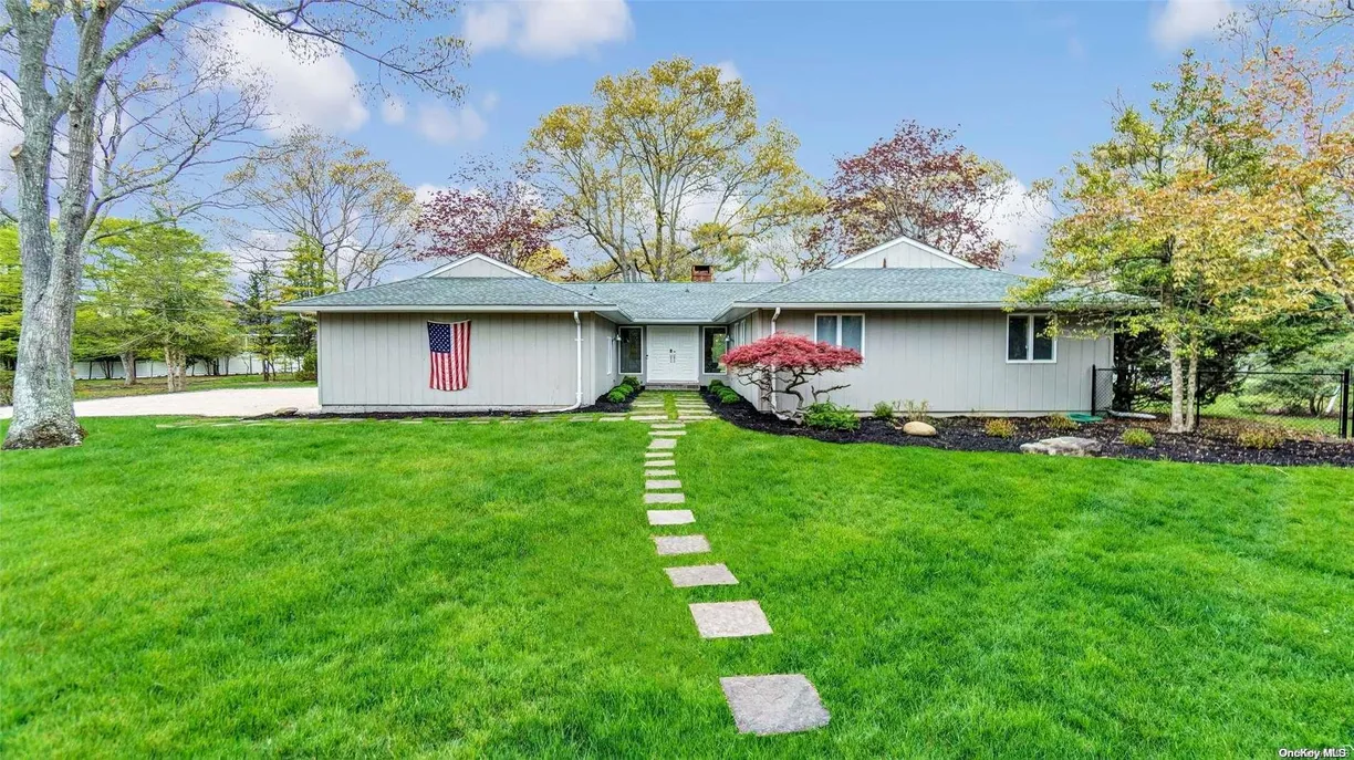 The Hamptons Real Estate | View 8 Coolidge Lane | Listing
