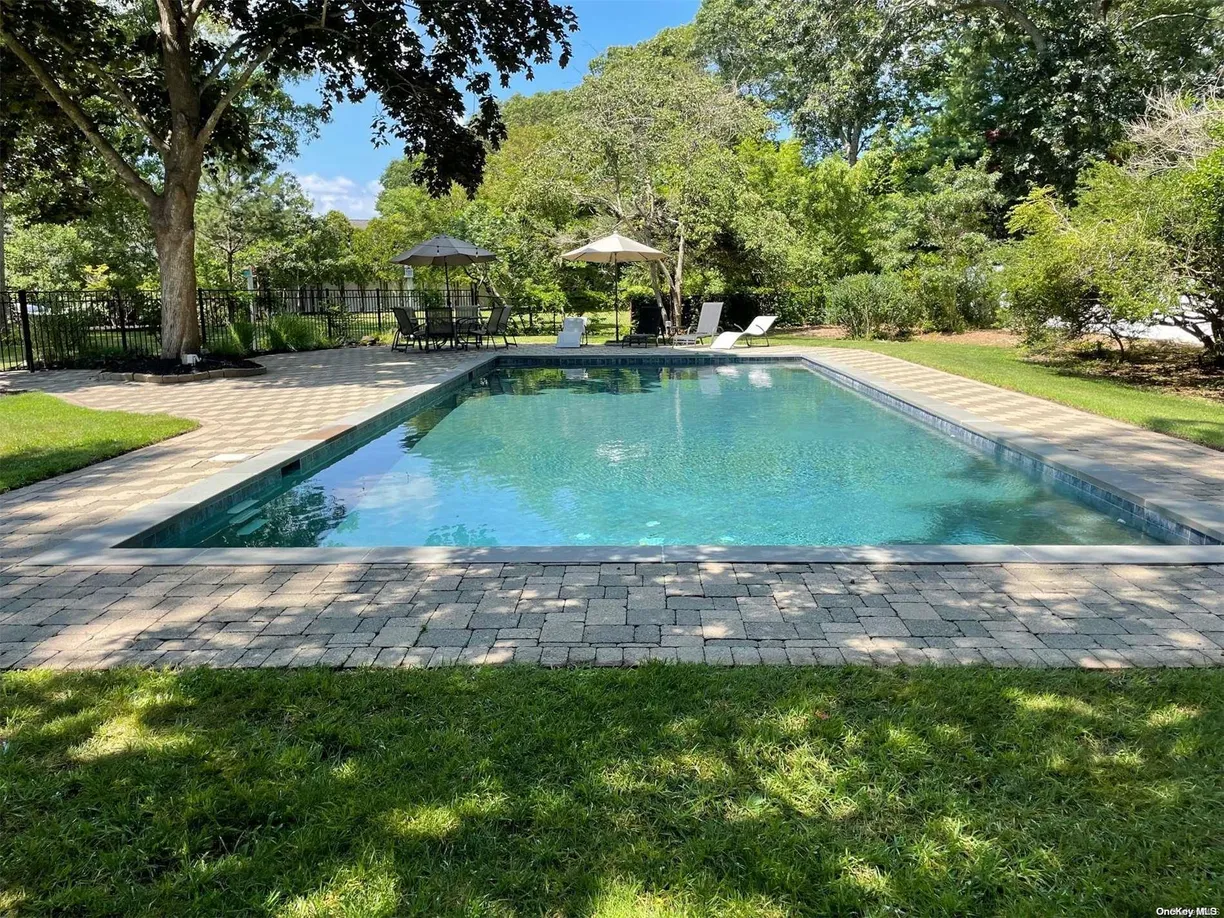 The Hamptons Real Estate | View 8 Coolidge Lane | 4 Beds, 2 Baths