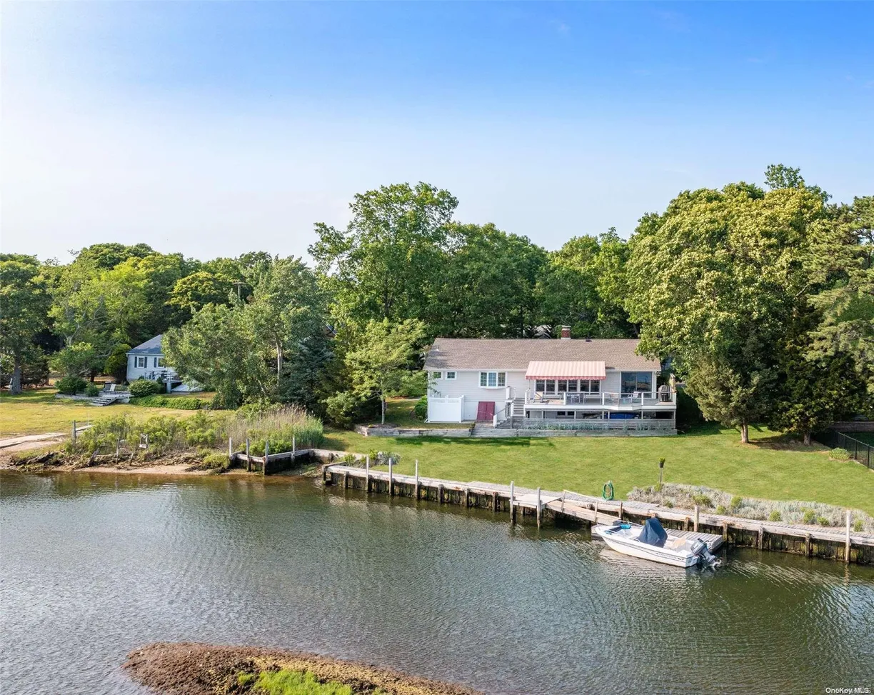 The Hamptons Real Estate | View 3650 Ole Jule Lane | 3 Beds, 2 Baths
