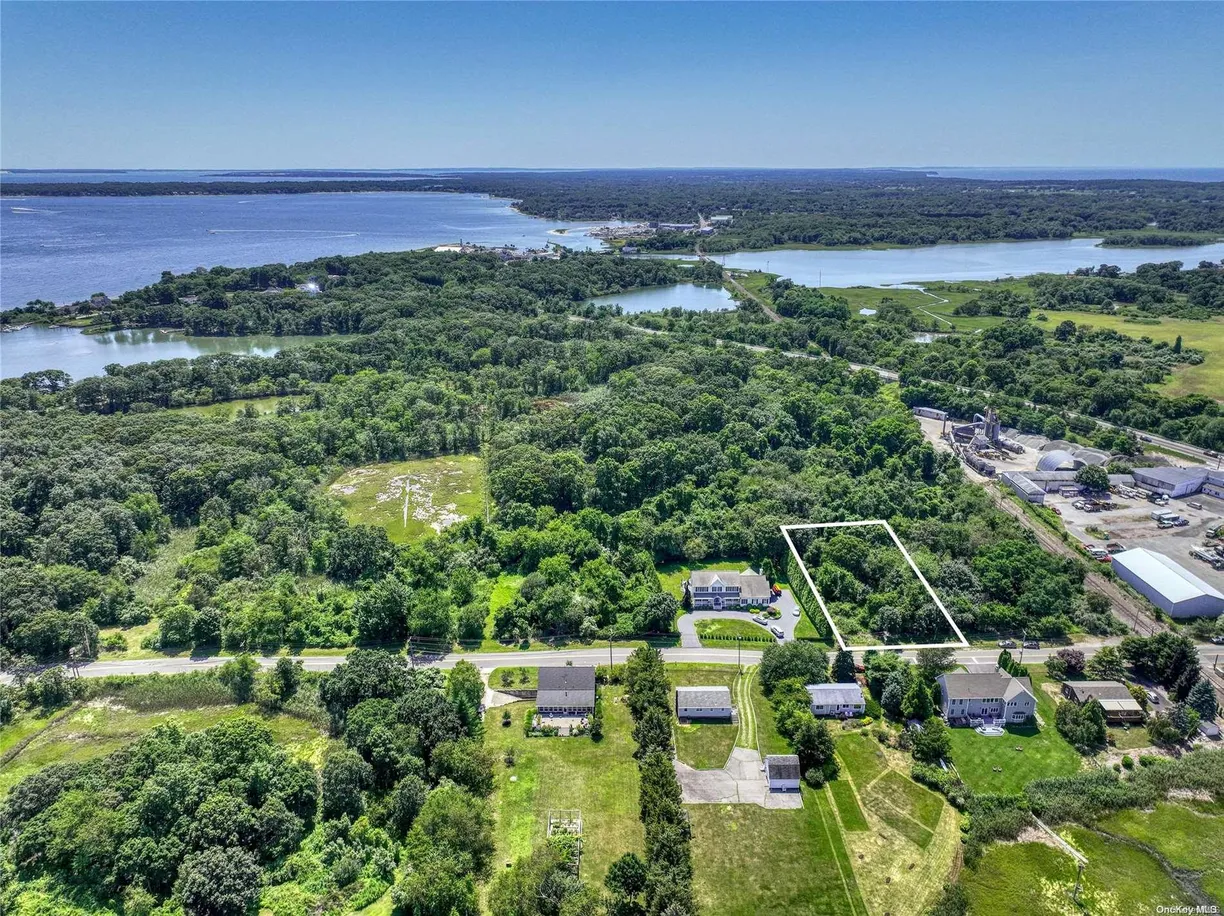 The Hamptons Real Estate | View 620 Kerwin Boulevard