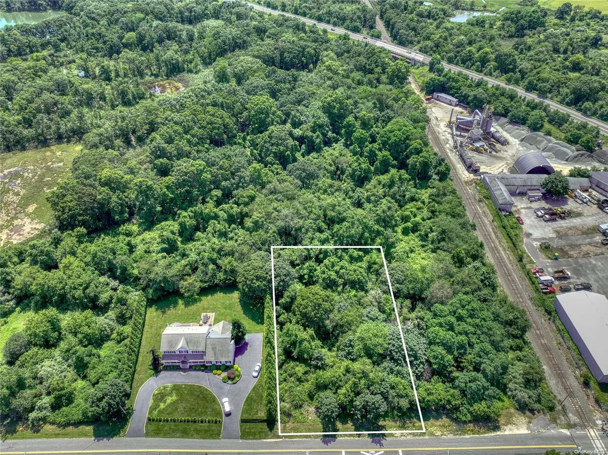 The Hamptons Real Estate | View 620 Kerwin Boulevard | Listing